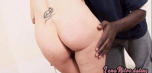  White blondie fucked by big black dude! ▬ Get yourself a fuck date on lenanitro.dating! ►►►